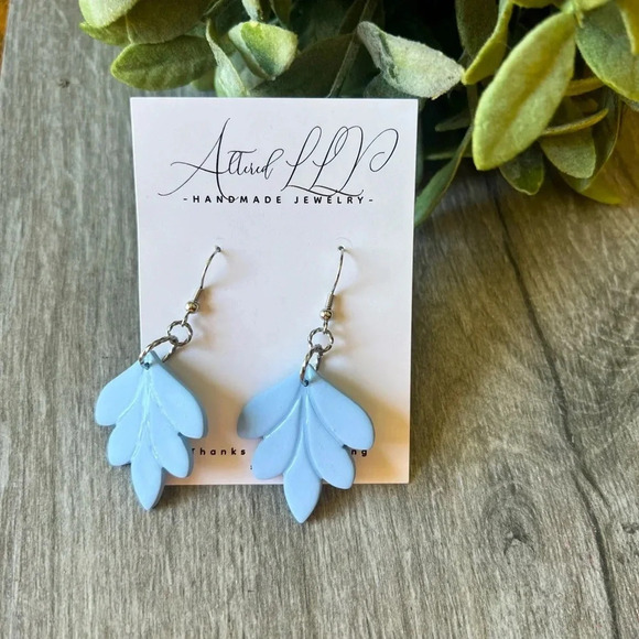 Altered Artistry Jewelry - #050 Handmade- Leaf Dangle W/ Gloss Detail